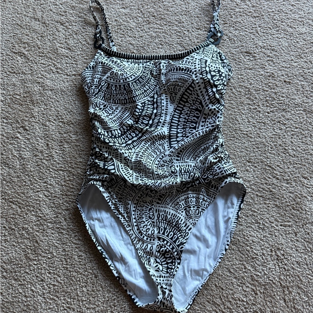 Like New La Blanca Black & Cream One Piece Bathing Suit